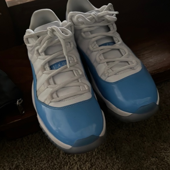 Jordan 11s retro Low’s “UNC”